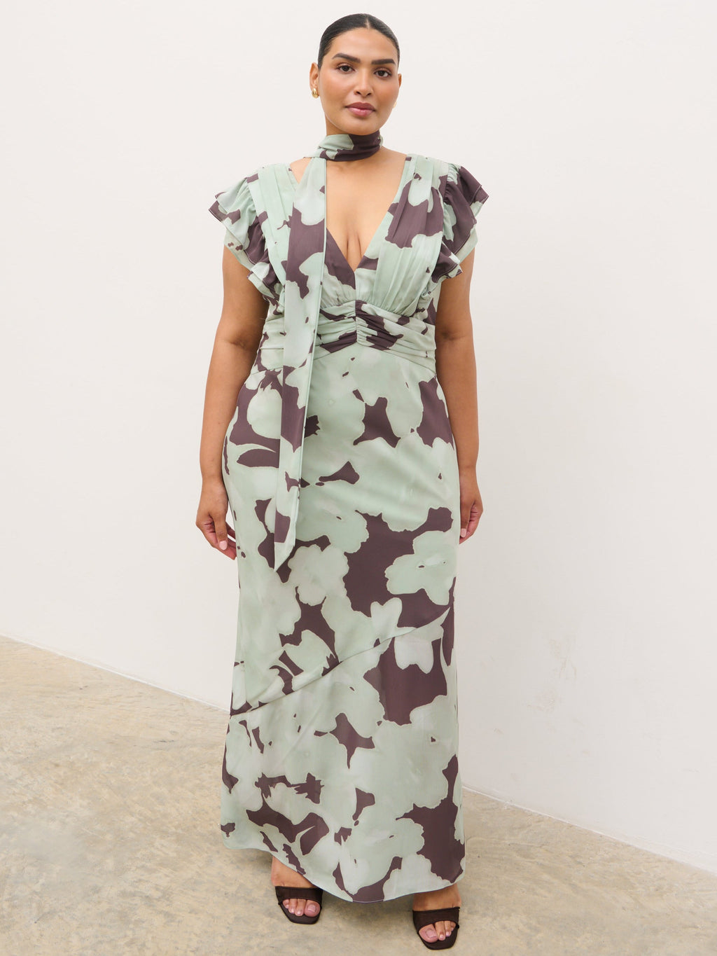 Andi V-Neck Frill Maxi Dress Curve - Mint Watercolour Floral