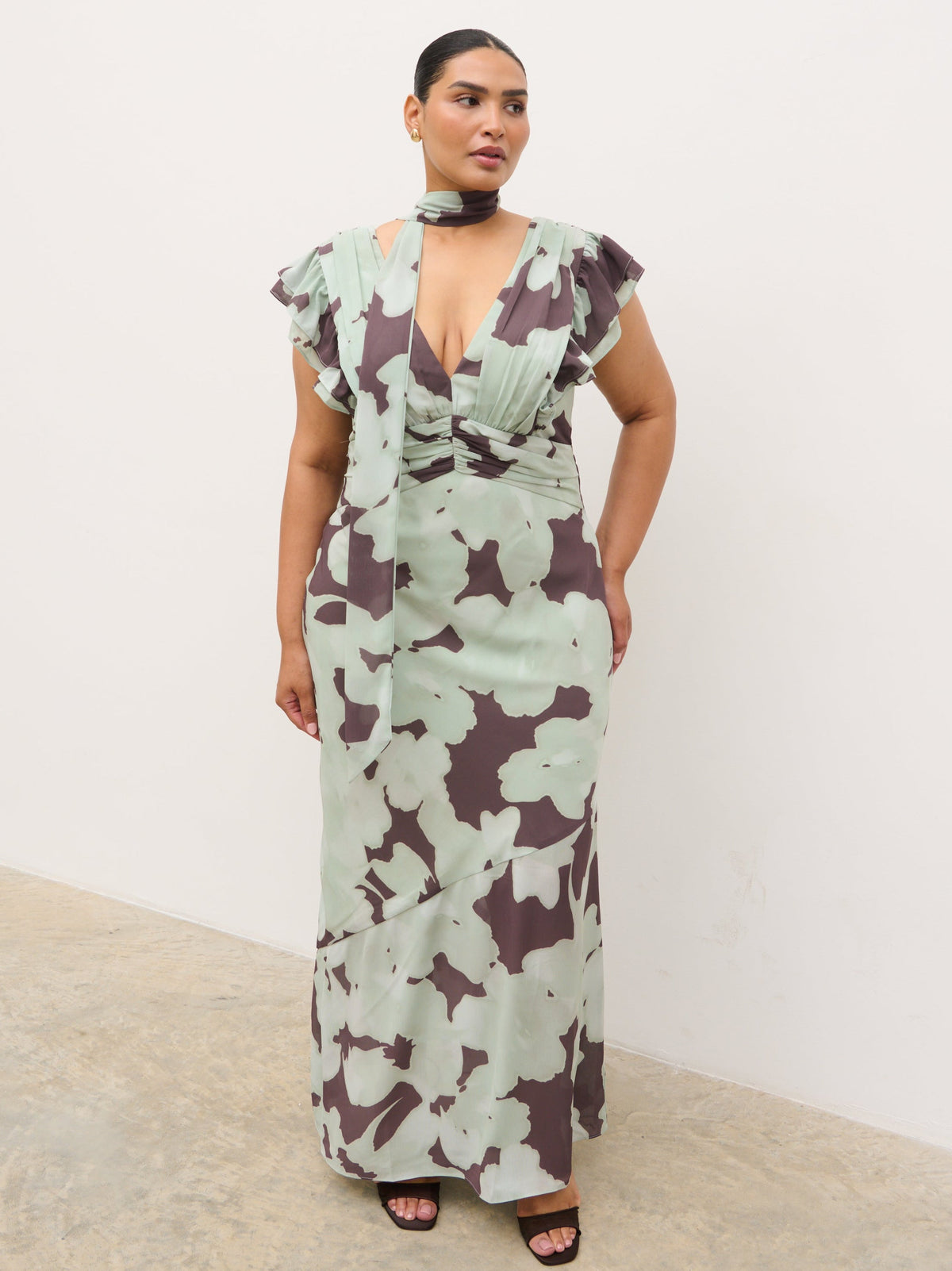 Andi V-Neck Frill Maxi Dress Curve - Mint Watercolour Floral