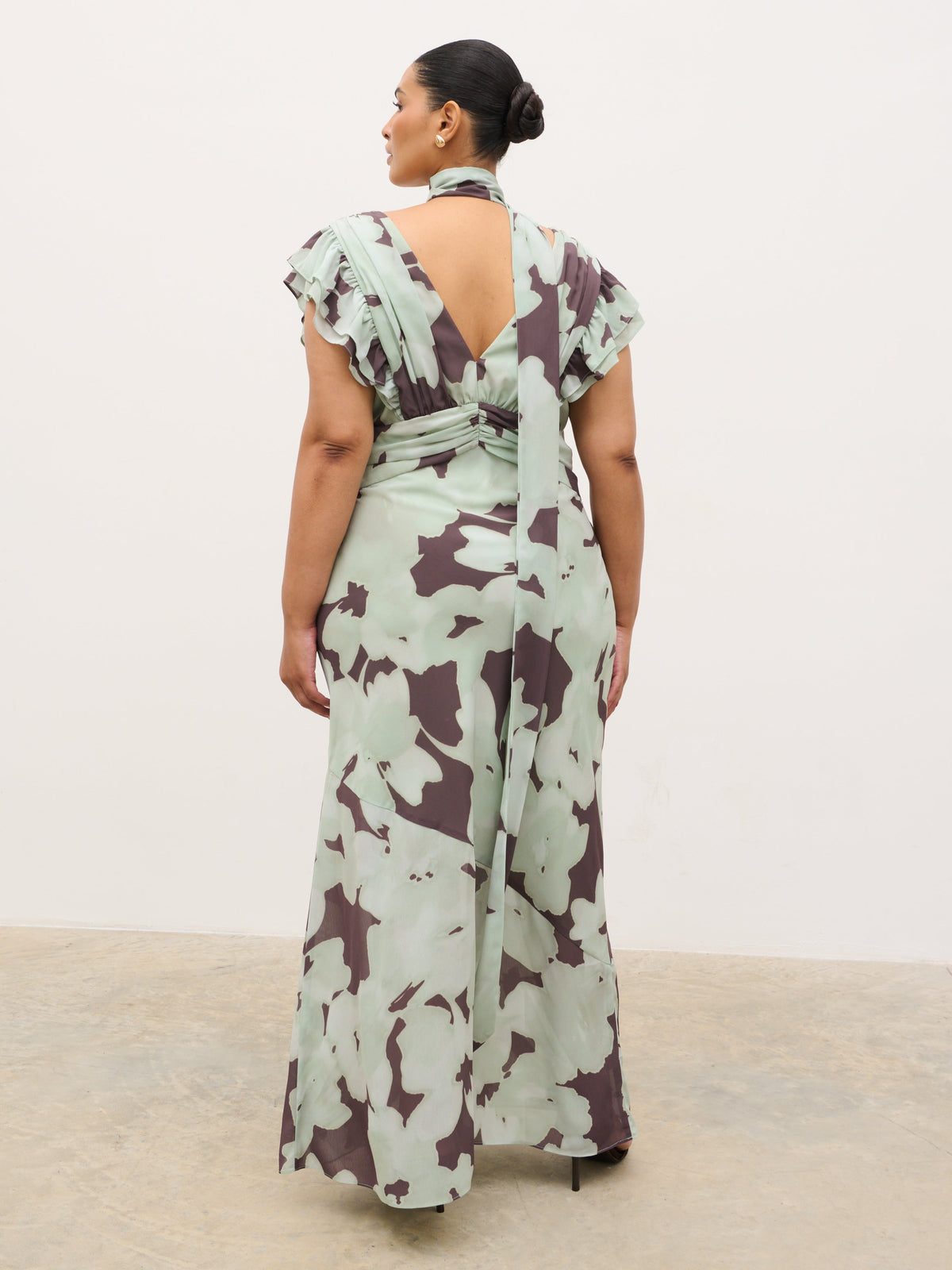 Andi V-Neck Frill Maxi Dress Curve - Mint Watercolour Floral