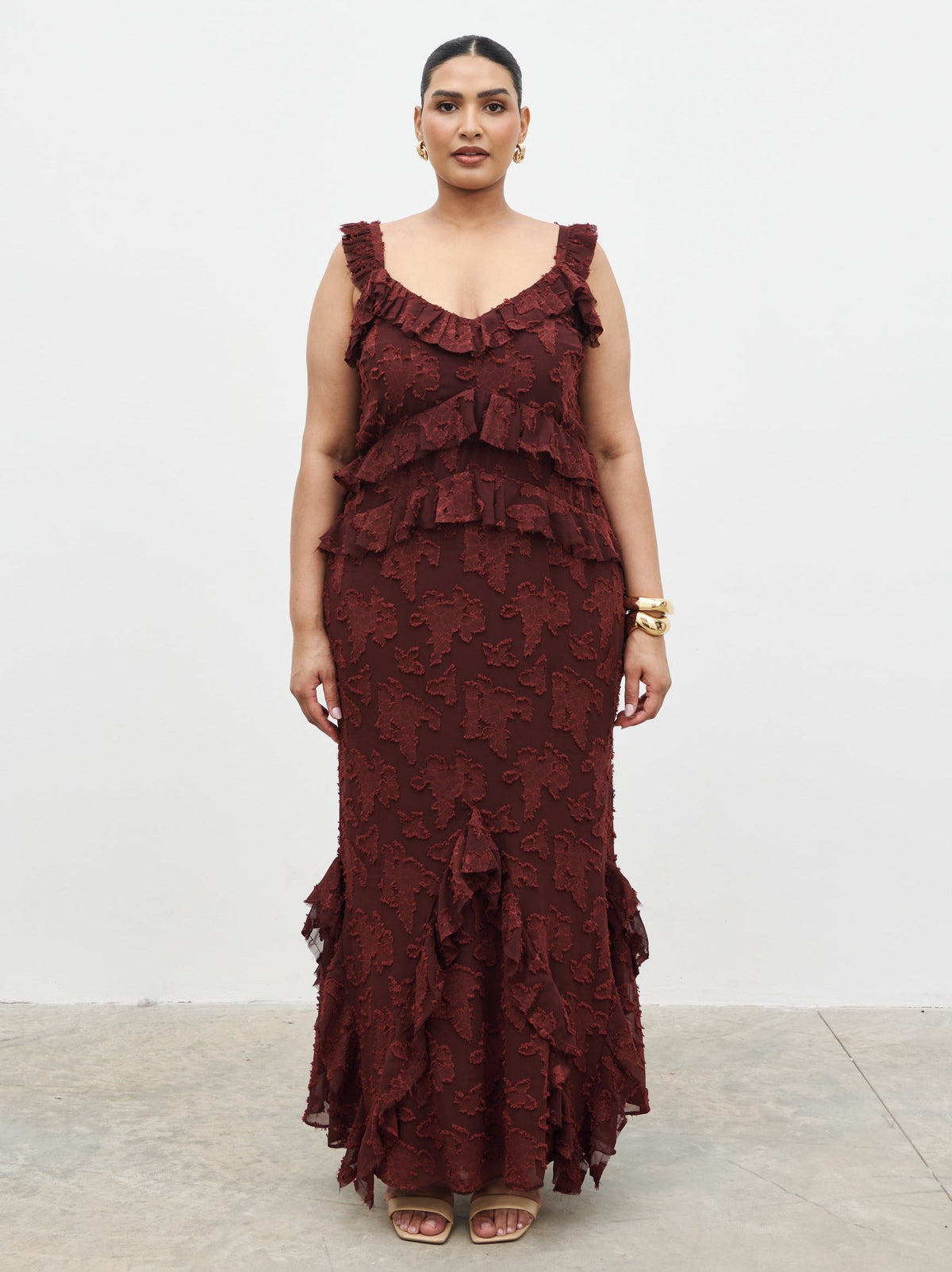 Helena Ruffle Jacquard Maxi Dress Curve - Mahogony