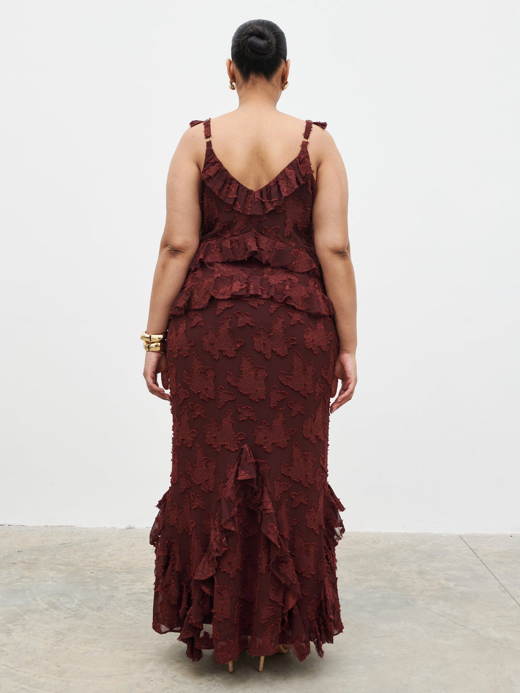 Helena Ruffle Jacquard Maxi Dress Curve - Mahogony