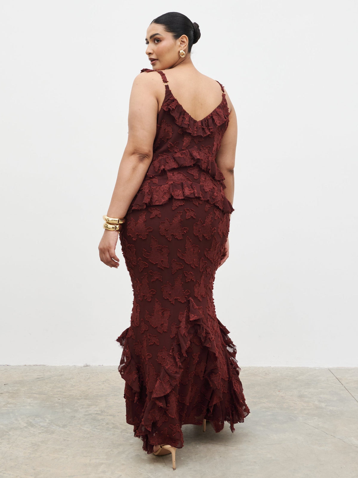 Helena Ruffle Jacquard Maxi Dress Curve - Mahogony