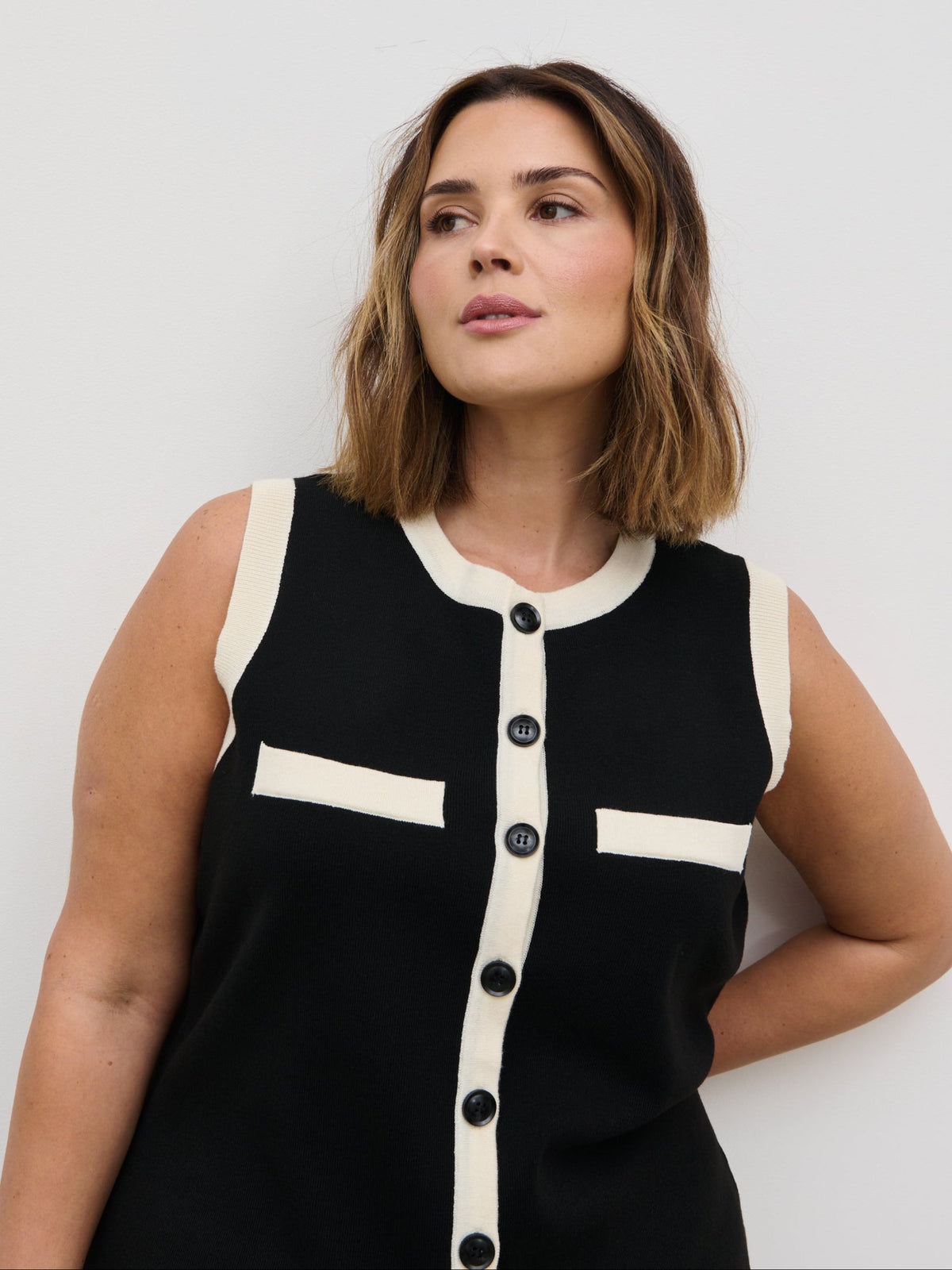 Indigo Contrast Knit Waistcoat Curve - Black and Cream