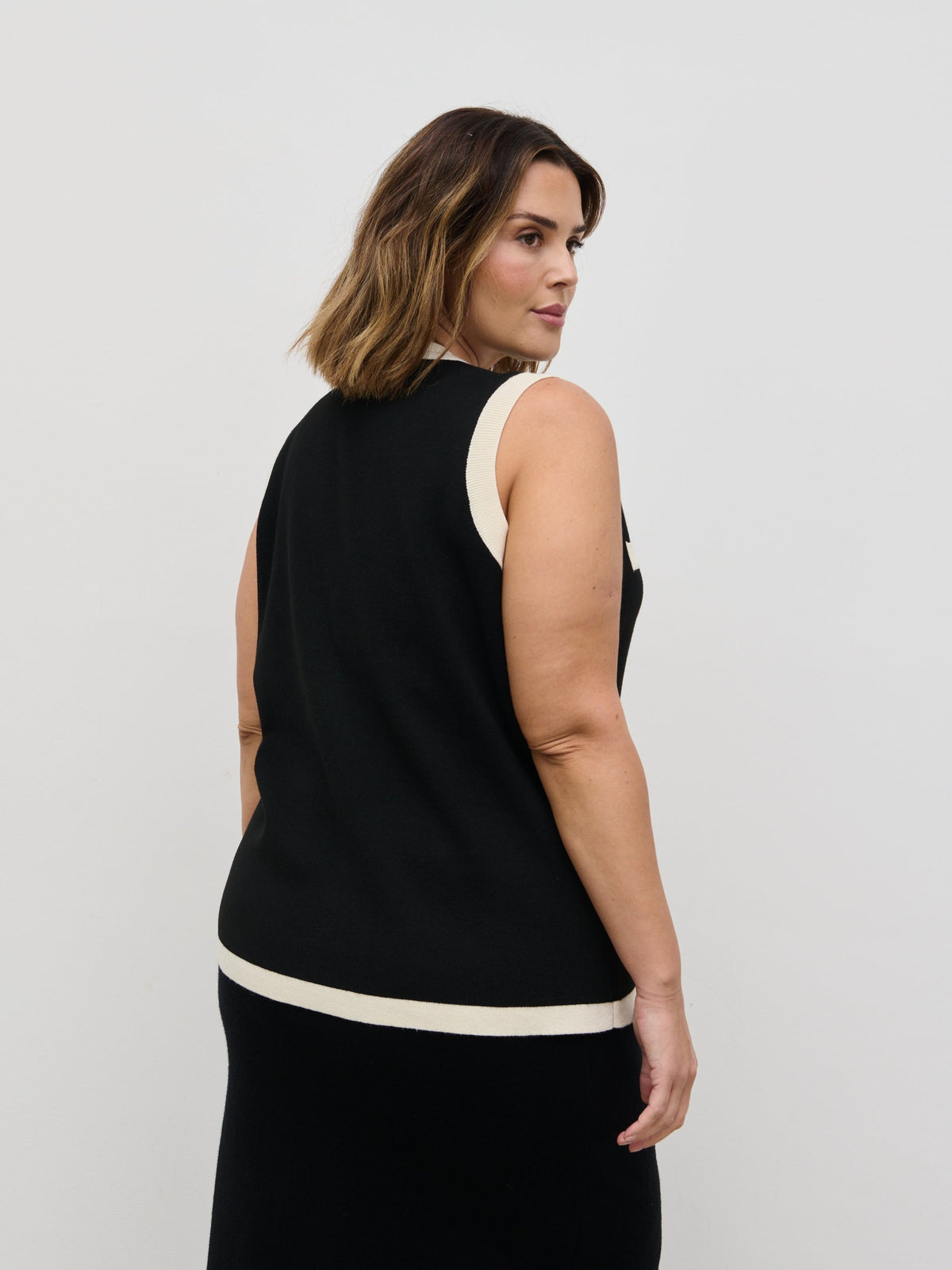 Indigo Contrast Knit Waistcoat Curve - Black and Cream