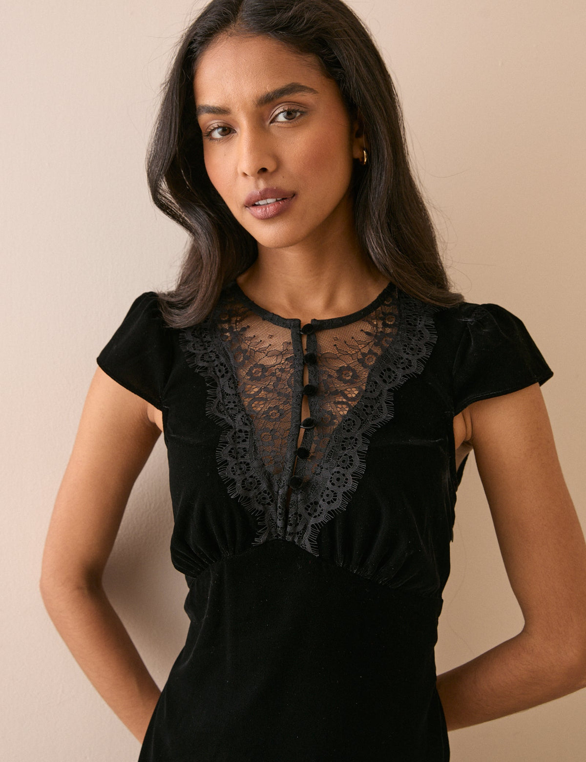 Black Cap Sleeve Velvet Gabrielle Midi Dress